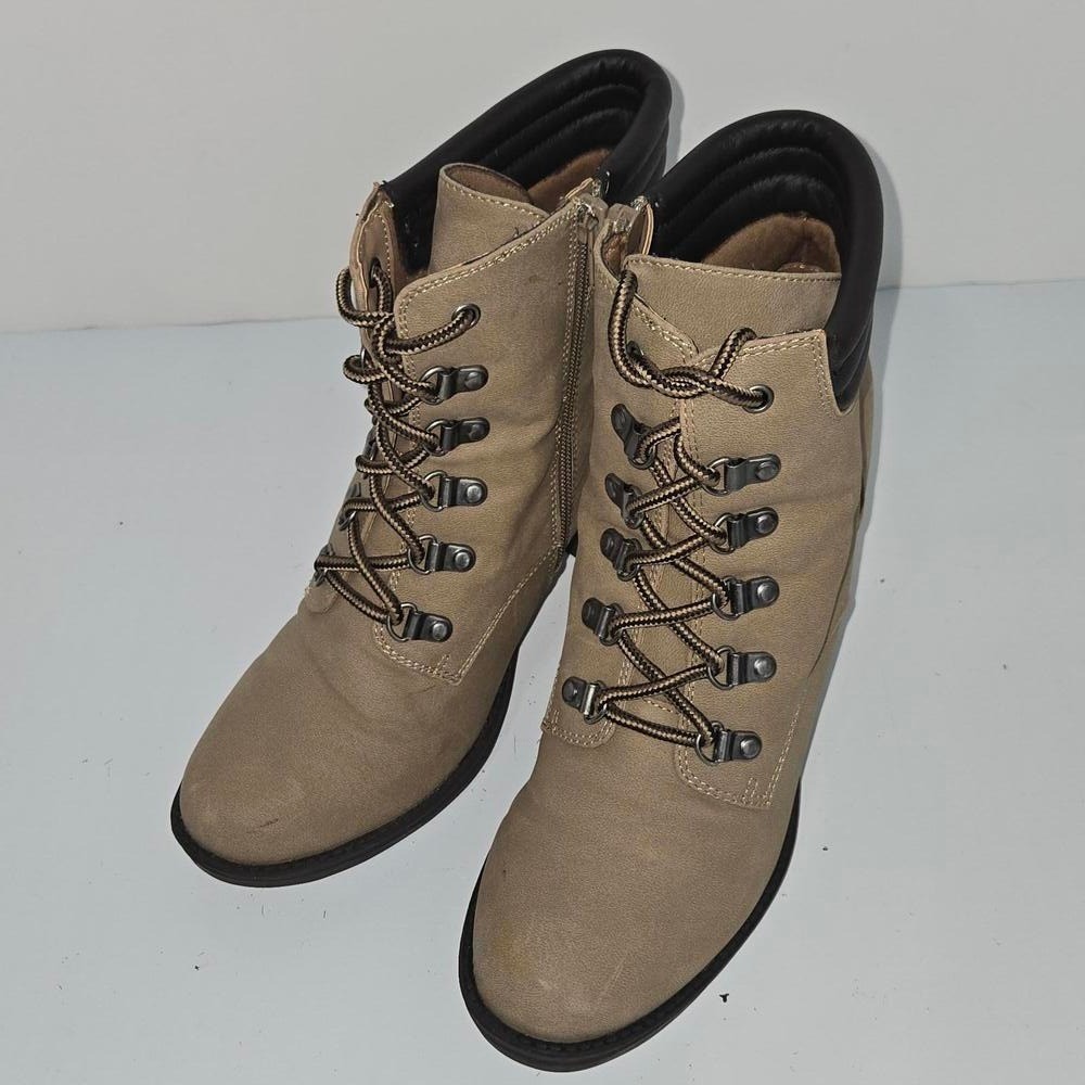 PRICE DROP Esprit Hanola Combat Bootie Tan Chunky Block Heel Lace Up Size 9.5M